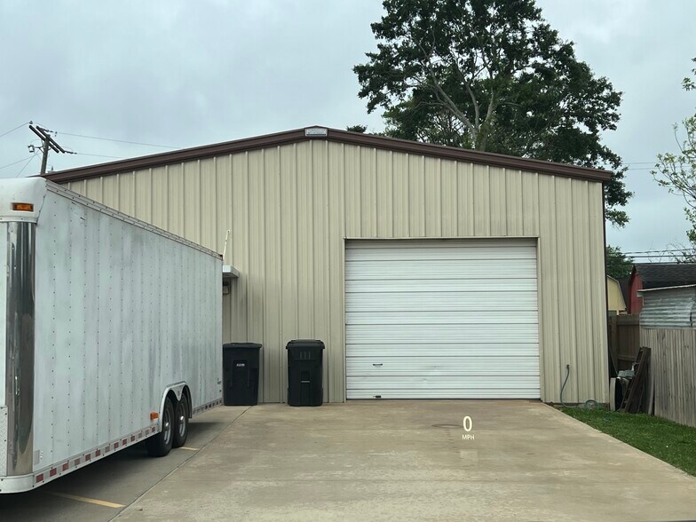 More Photos Of 3004 Nederland Ave, Nederland Office For Lease
