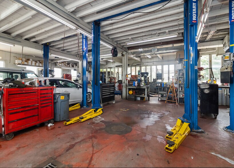 More Photos Of 9139 E Saanich Rd, North Saanich Auto Dealership For Sale