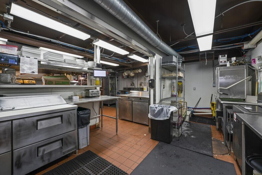 More Photos Of 51 S Pearl St, Albany Sports And Entertainment For Sale