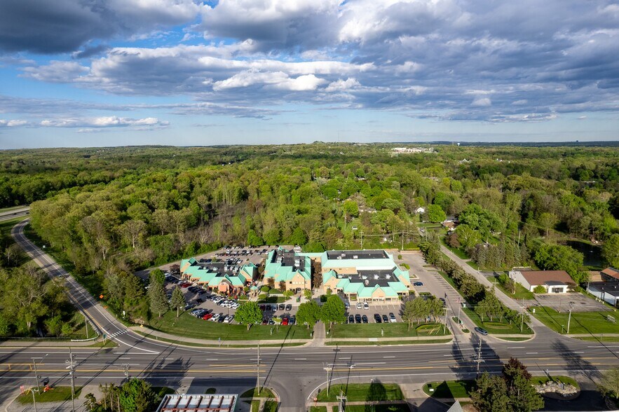 More Photos Of 7210 N Main St, Clarkston Medical For Lease