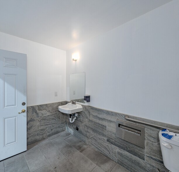 More Photos Of 13101 Brookhurst St, Garden Grove Warehouse For Sale