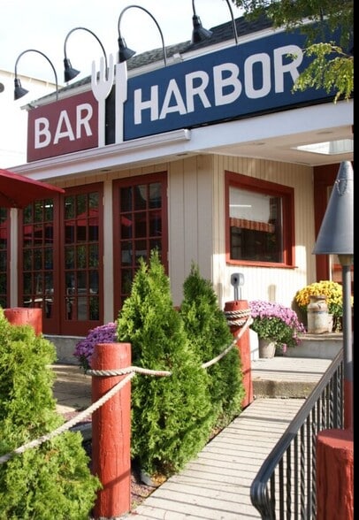 Primary Photo Of 181 E Boston Post Rd, Mamaroneck Restaurant For Lease