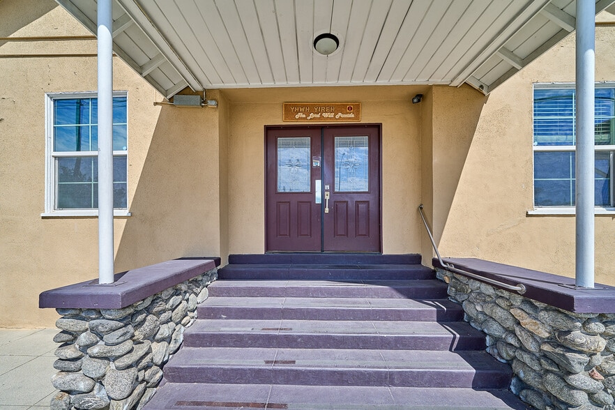 More Photos Of 600 S Towne Ave, Pomona Religious Facility For Sale