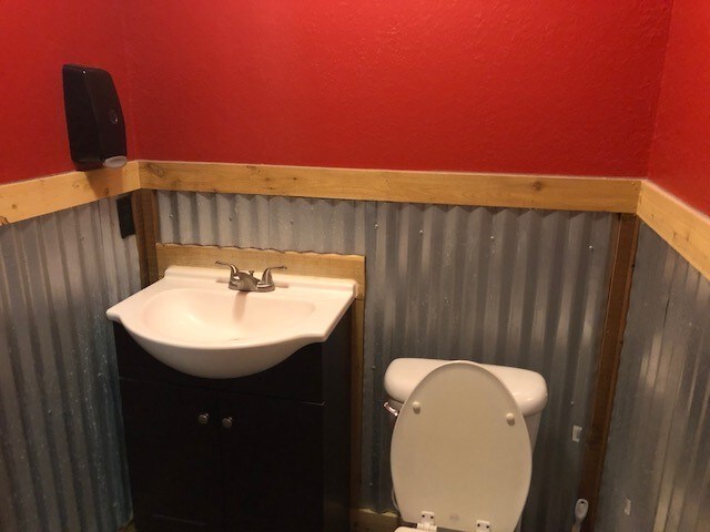 More Photos Of 2 E James St, Sterling Convenience Store For Sale