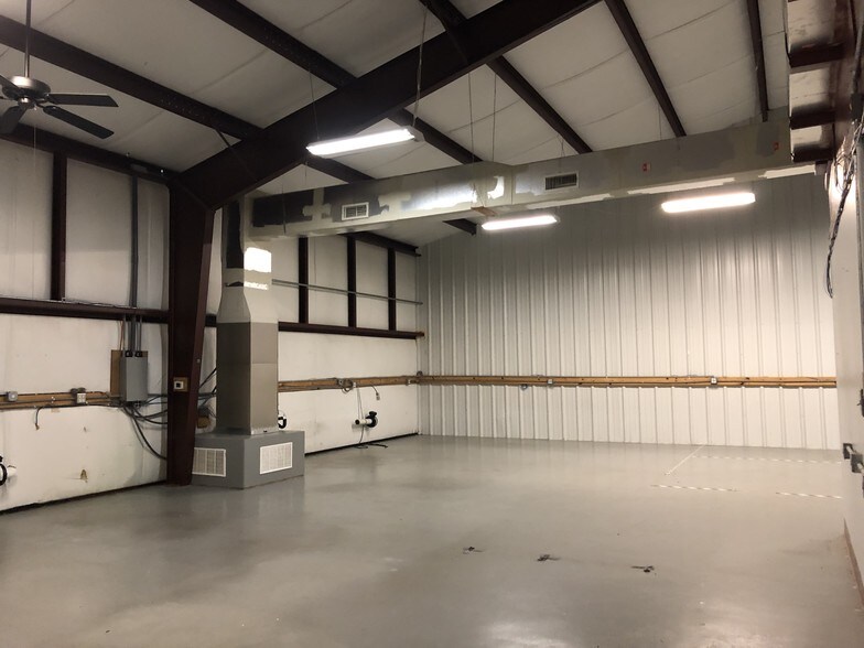 More Photos Of 14121 W Highway 290, Austin Warehouse For Sale