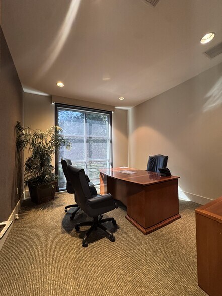 More Photos Of 16111 Via Shavano, San Antonio Office For Lease