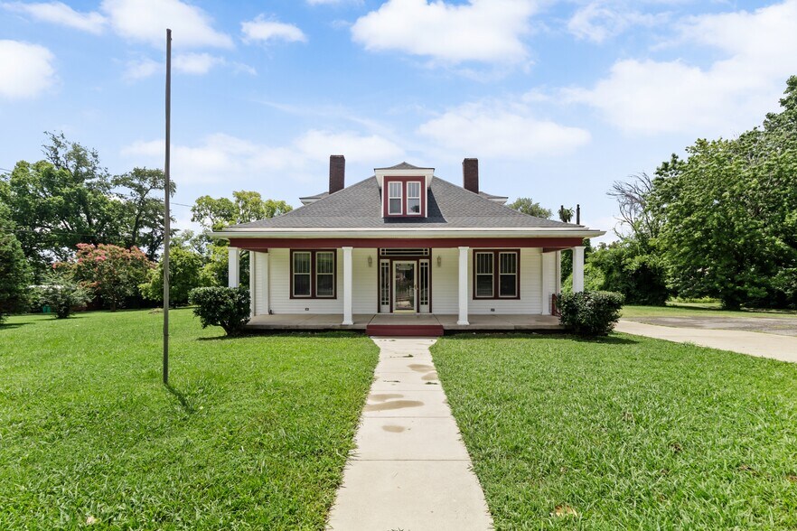 Primary Photo Of 300 Maple St, Smyrna Restaurant For Sale