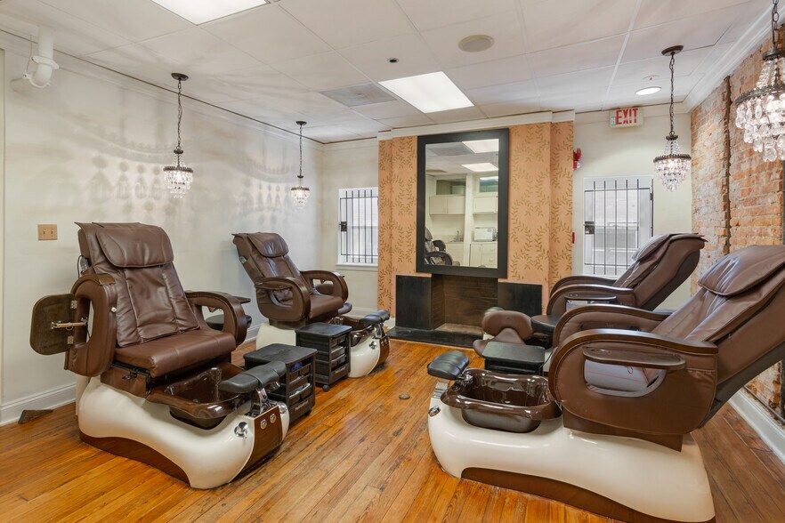 More Photos Of 1604 K St NW, Washington Office For Sale