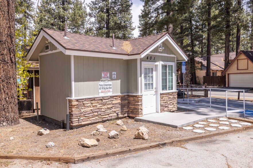 More Photos Of 401 W Big Bear Blvd, Big Bear City Auto Dealership For Lease