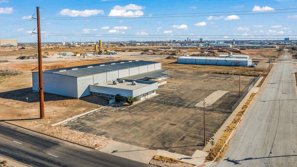 More Photos Of 2307 N Tx-289-loop, Lubbock Truck Terminal For Lease