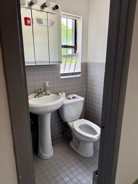 More Photos Of 7929 NE 1st Ave, Miami General Retail For Lease