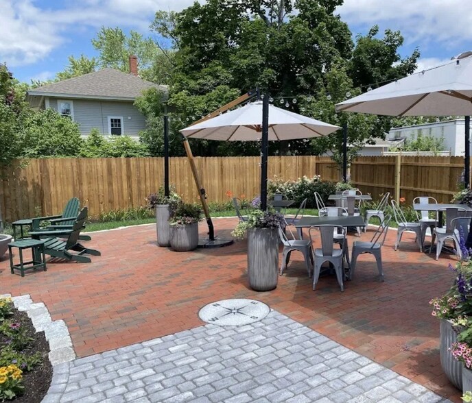 More Photos Of 126 S Main St, Wolfeboro Storefront Retail Residential For Sale