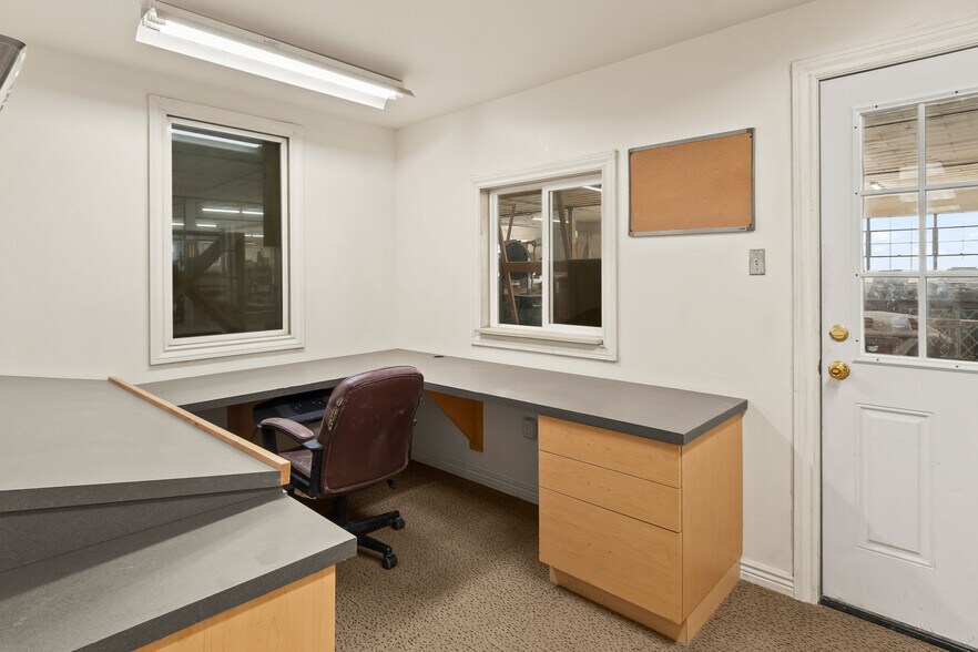 More Photos Of 2332 4th Ave, Greeley Manufacturing For Sale