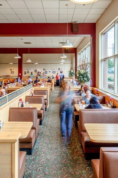 More Photos Of 2550 University Ave W, Saint Paul Unknown For Lease