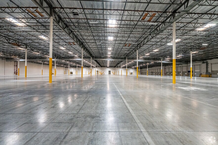 More Photos Of 458-486 E Lambert Rd, Fullerton Distribution For Lease
