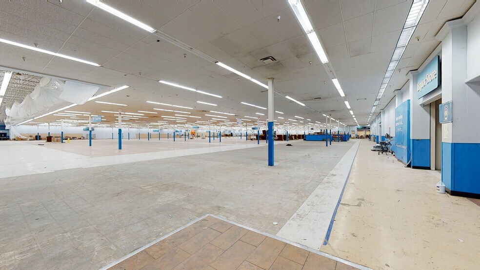 Primary Photo Of 1229 NW Evangeline Trwy, Lafayette Distribution For Sale