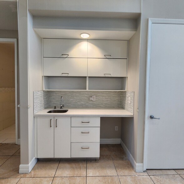 More Photos Of 5210 S University Dr, Davie Office For Lease