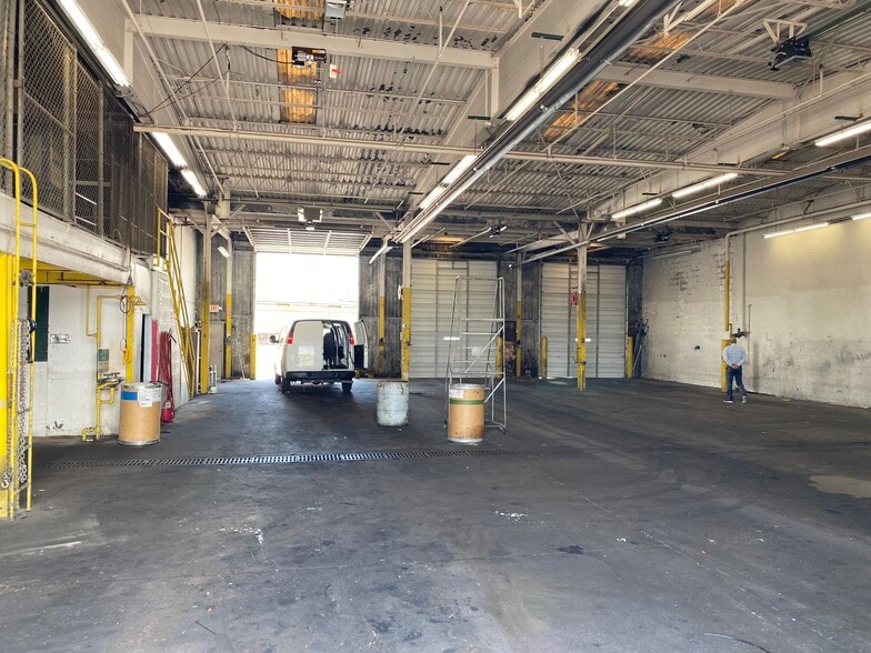 More Photos Of 6810 Prescott Ave, Saint Louis Truck Terminal For Lease