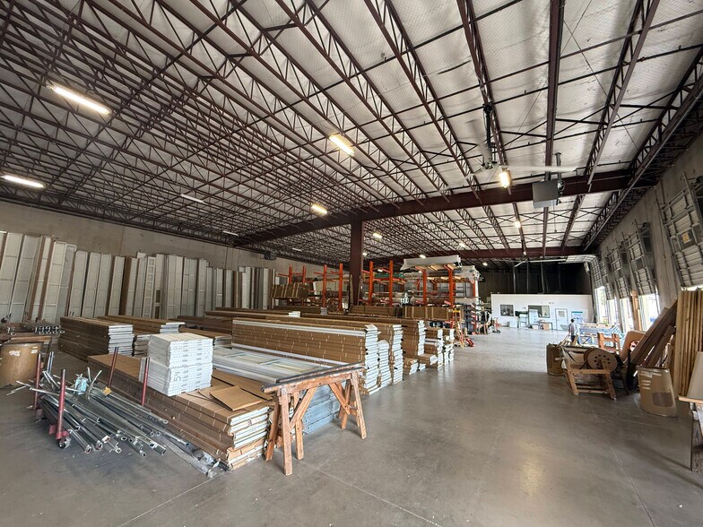 More Photos Of 5210 Airport Fwy, Haltom City Warehouse For Lease