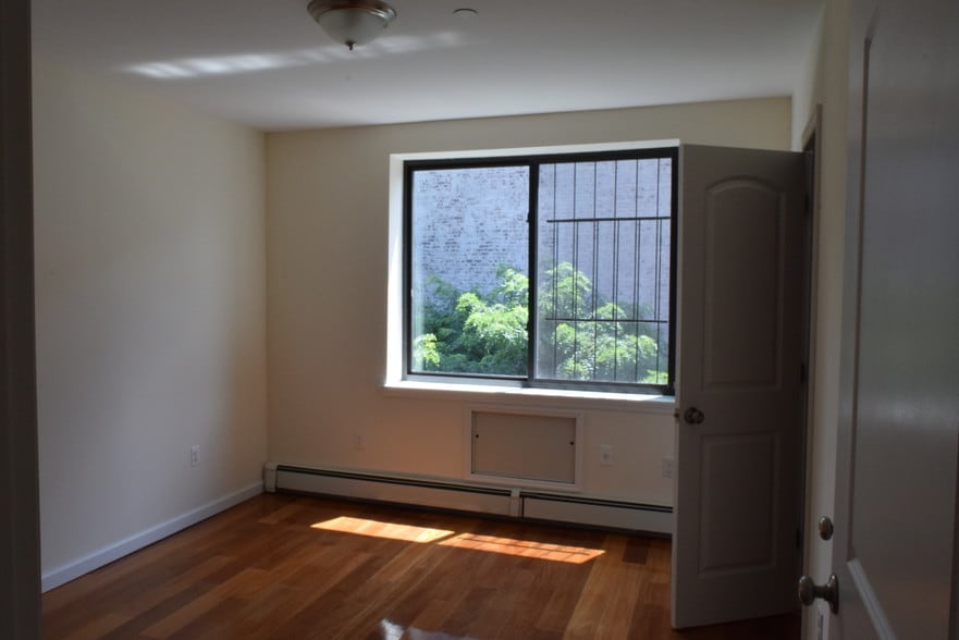 More Photos Of 1072 University Ave, Bronx Apartments For Sale