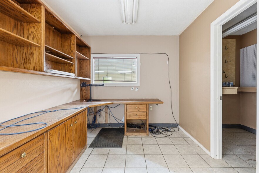 More Photos Of 516 FM 3083 Rd, Conroe Industrial For Lease