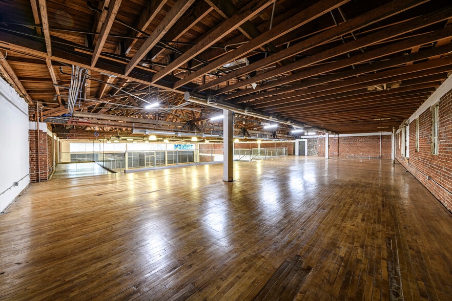More Photos Of 1207 E Washington Blvd, Los Angeles Showroom For Lease