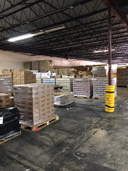 More Photos Of 8007-8115 NW 74th Ave, Miami Warehouse For Lease