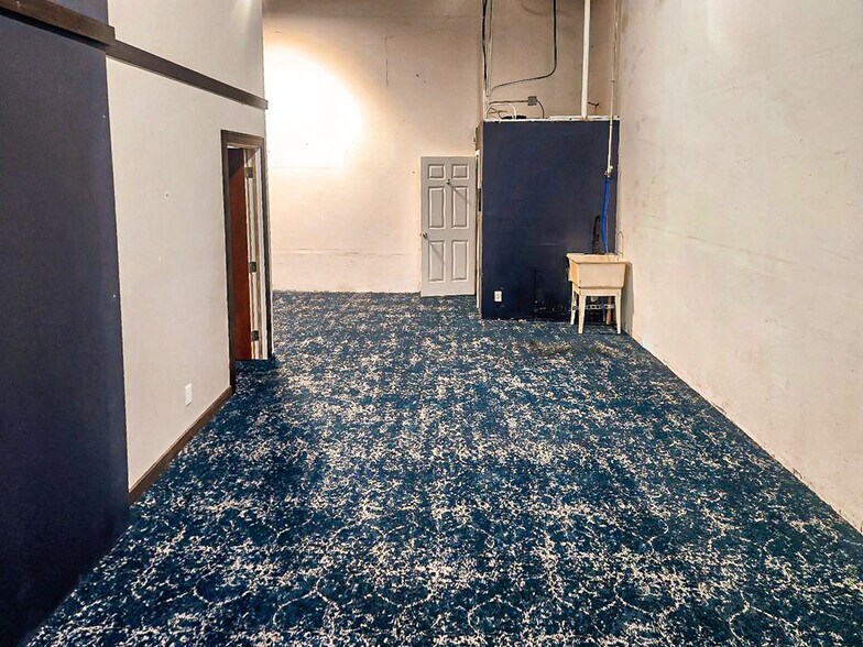 More Photos Of 3630 Consumer St, West Palm Beach Warehouse For Lease