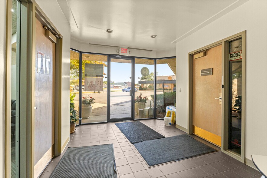 More Photos Of 24825 Michigan Ave, Dearborn Office For Lease