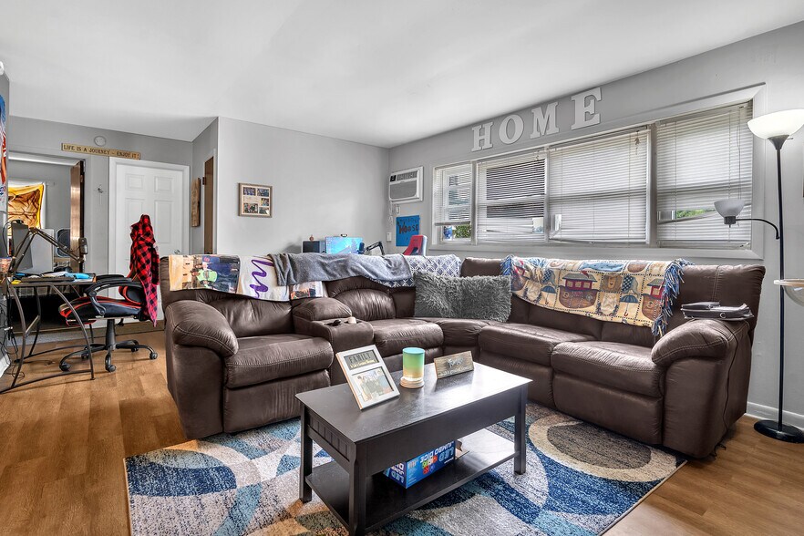 More Photos Of 100 E Market St, Piper City Apartments For Sale