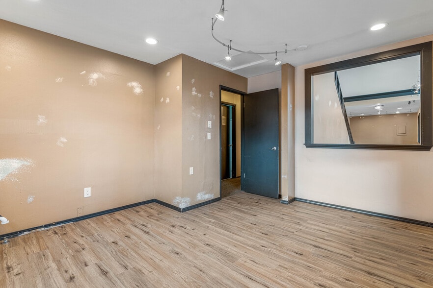 More Photos Of 712 Avenue D, Snohomish Storefront Retail Office For Sale