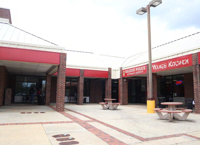 More Photos Of 1601 Cross Link Rd, Raleigh Freestanding For Lease