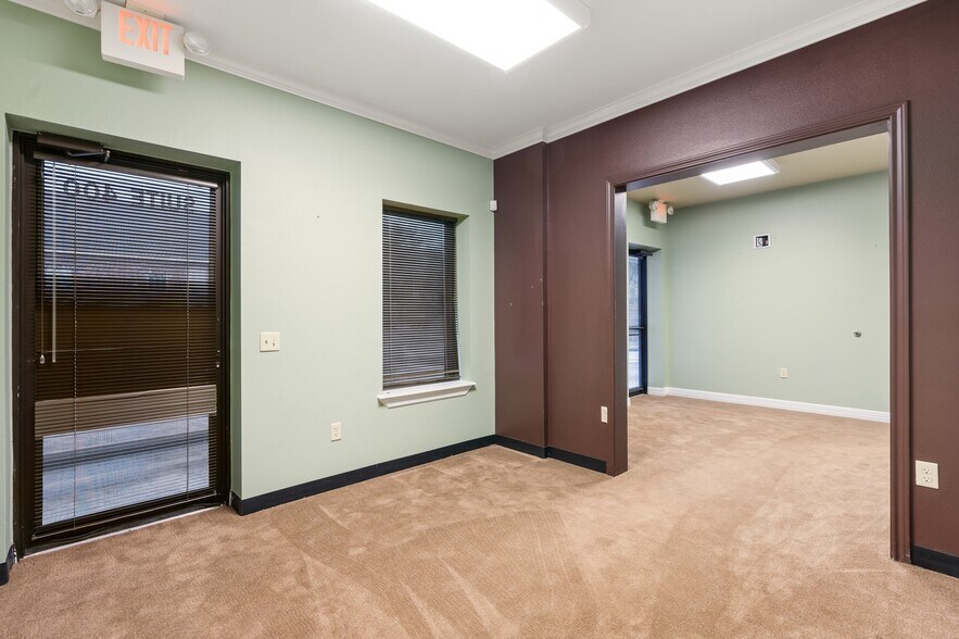 More Photos Of 18920 Freeport Dr, Montgomery Industrial For Sale