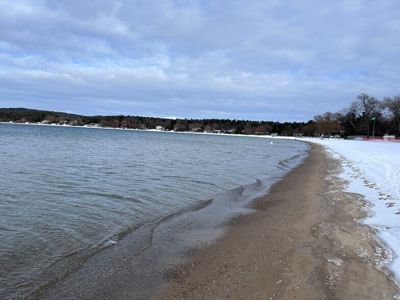 More Photos Of 841 E Front St, Traverse City Hotel For Sale