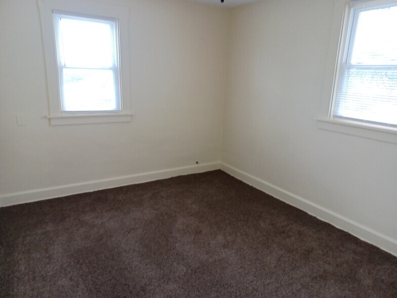 More Photos Of , Bedford Specialty For Sale