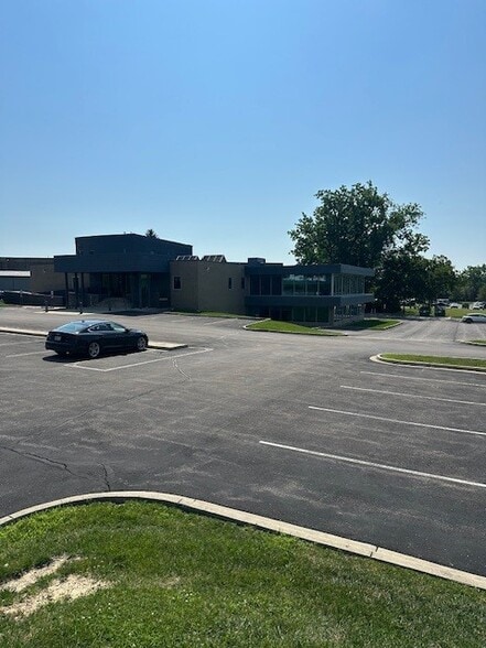 More Photos Of 6450 Sand Lake Rd, Dayton Office For Sale