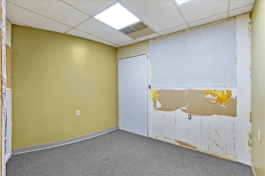 More Photos Of 6886 Wishart St, Huntsville Light Distribution For Lease
