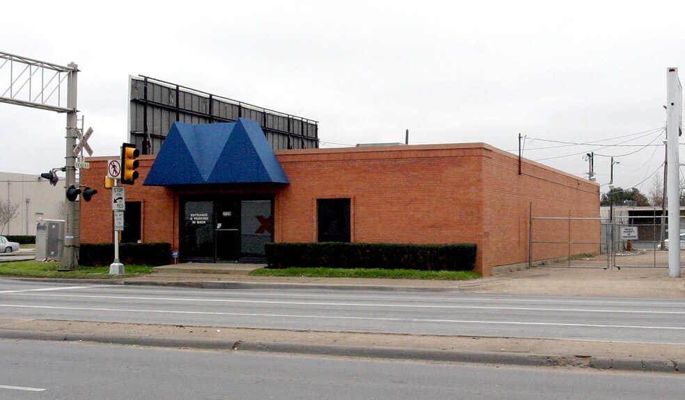 More Photos Of 2728 Mockingbird Ln, Dallas Warehouse For Sale