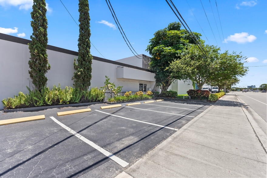 More Photos Of 950 SW 12th Ave, Pompano Beach Manufacturing For Lease