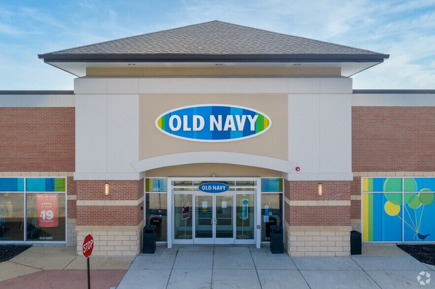 More Photos Of 6901-7105 Grand Ave, Gurnee Unknown For Lease