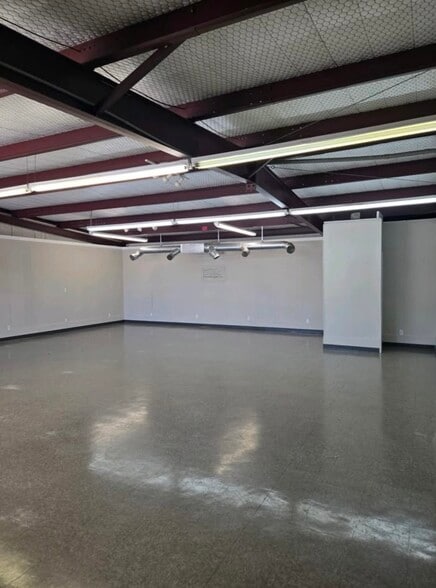 More Photos Of 6705 E US Highway 80, Longview Storefront For Lease