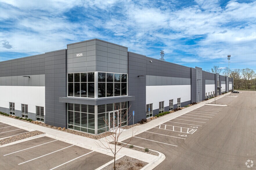 Primary Photo Of 9525 E River Rd, Coon Rapids Distribution For Lease