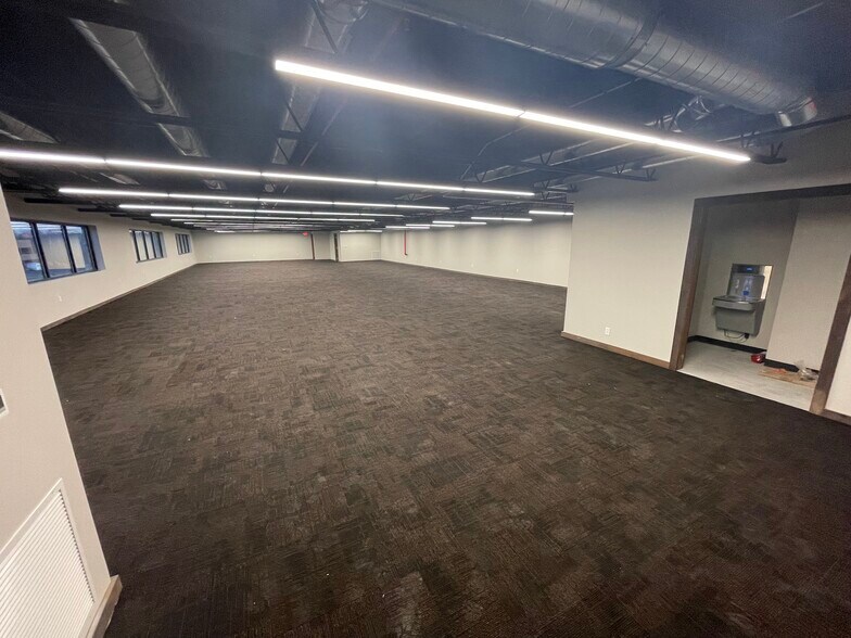 More Photos Of W57N14363 Doerr Way, Cedarburg Manufacturing For Lease