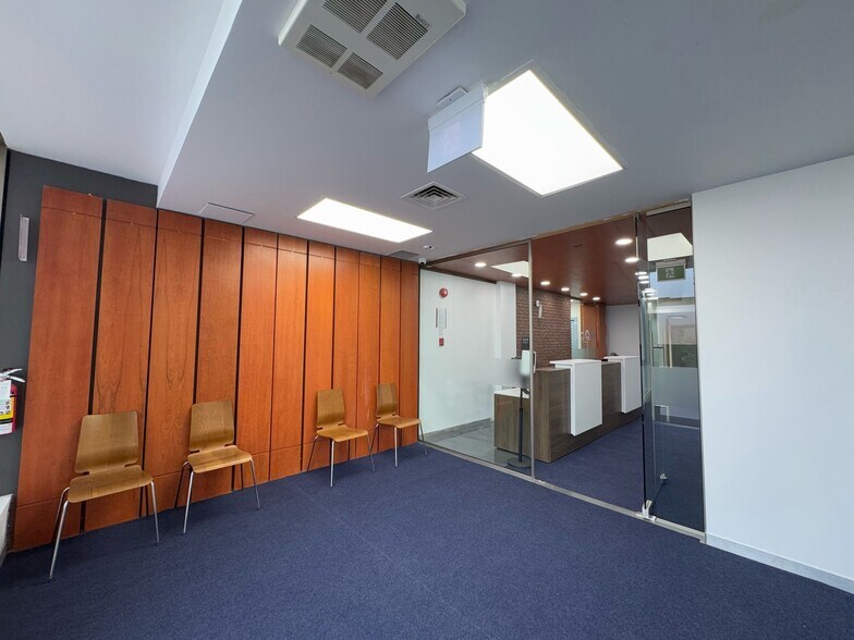 More Photos Of 3858-3870 Notre-Dame, Laval Office For Sale