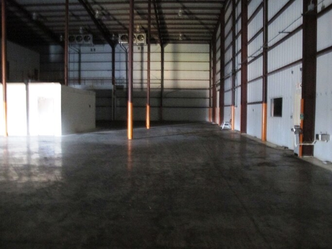 More Photos Of 72 Gibbons Rd, Sherman Refrigeration Cold Storage For Lease