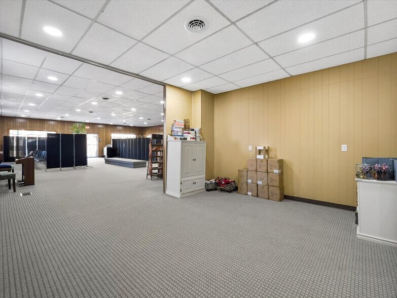 More Photos Of 128 W 3rd St, Waynesboro Freestanding For Sale