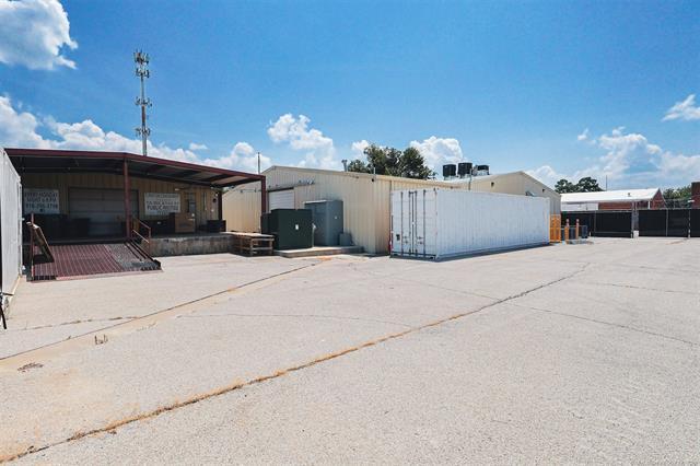 More Photos Of 114 S A St, Skiatook Warehouse For Sale