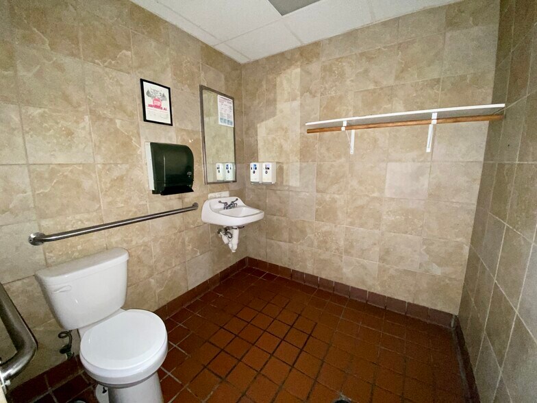 More Photos Of 6767 W Port Arthur Rd, Port Arthur Fast Food For Lease