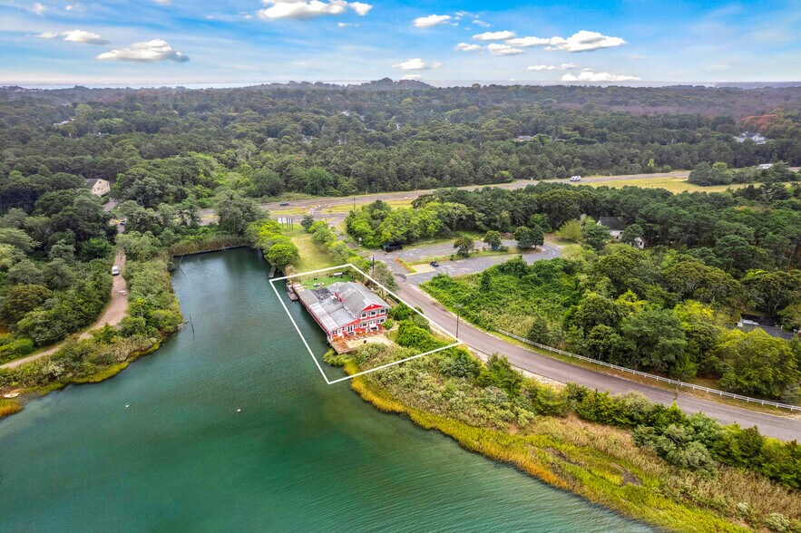 More Photos Of 5 Inlet Rd W, Southampton Restaurant For Sale
