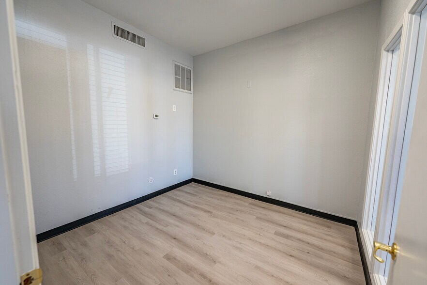 More Photos Of 1200 E Andy Devine Ave, Kingman Office For Sale